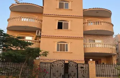 شقة - 3 غرف نوم - 3 حمامات للبيع في المجاورة الثانية - الحي الاول شرق - مدينة الشروق - القاهرة