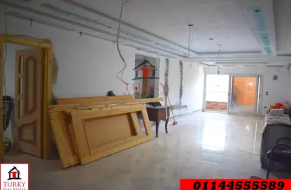 Apartment - 2 Bedrooms - 1 Bathroom for sale in Mostafa Maher St. - Glim - Hay Sharq - Alexandria