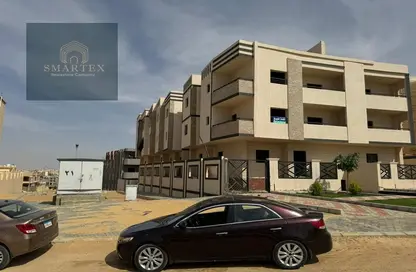شقة - 3 غرف نوم - 3 حمامات للبيع في المجاورة الاولي - الحي الرابع غرب - مدينة الشروق - القاهرة