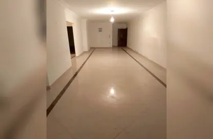 Office Space - Studio - 2 Bathrooms for rent in Kasr Al Safa St. - Zezenia - Hay Sharq - Alexandria