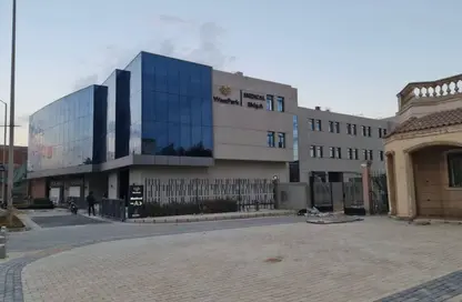 عيادة - استوديو - 1 حمام للايجار في مول ويست بارك - محور 26 يوليو - مدينة 6 أكتوبر - الجيزة