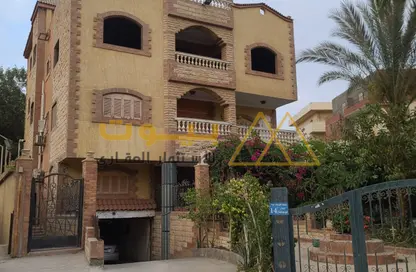 فيلا - 8 غرف نوم - 6 حمامات للبيع في مدينة 15 مايو - القاهرة