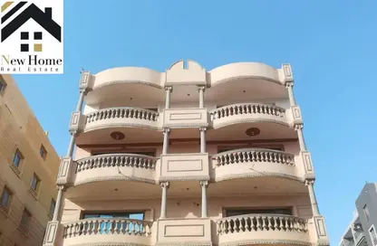 بناية كاملة - 4 غرف نوم - 2 حمامات للبيع في الهضبة الوسطي - المقطم - القاهرة