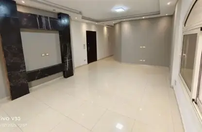 شقة - 3 غرف نوم - 2 حمامات للايجار في شارع 2 - الحي الثاني - التجمع الخامس - مدينة القاهرة الجديدة - القاهرة