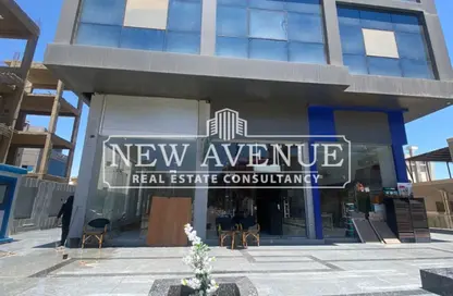 محل تجاري - استوديو - 2 حمامات للبيع في كونكورد بلازا - المستثمرين الجنوبية - مدينة القاهرة الجديدة - القاهرة