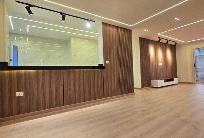 8521800 - Property Image 2