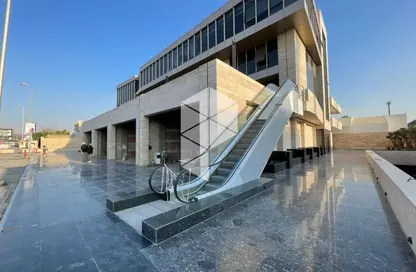 محل تجاري - استوديو - 2 حمامات للايجار في شارع التسعين - التجمع الخامس - مدينة القاهرة الجديدة - القاهرة