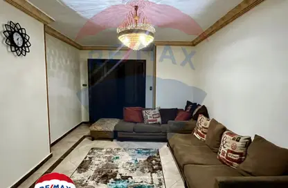 Apartment - 3 Bedrooms - 1 Bathroom for rent in Green Plaza St. - Smouha - Hay Sharq - Alexandria