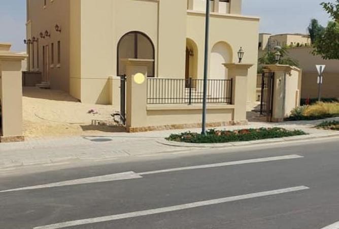 8121057 - Property Image 2