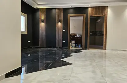 Apartment - 4 Bedrooms - 3 Bathrooms for rent in Al Sharq Al Taamin - 5th Settlement Compounds - The 5th Settlement - New Cairo City - Cairo