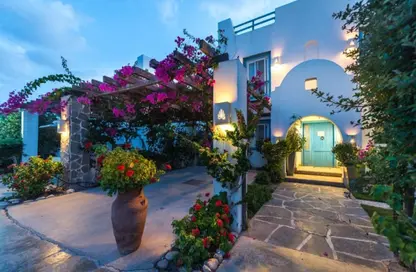 Chalet - 2 Bedrooms - 2 Bathrooms for sale in Mountain View - Ras Al Hekma - North Coast