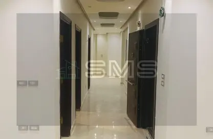 شقة - 4 غرف نوم - 4 حمامات للايجار في محور العروبة - المنطقة أ - حى جنوب الاكايمية - مدينة القاهرة الجديدة - القاهرة