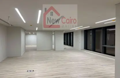 مساحات مكتبية - استوديو - 2 حمامات للايجار في يو فينوس - التجمع الاول - مدينة القاهرة الجديدة - القاهرة