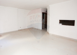 شقة - 2 غرف نوم - 1 حمام for للبيع in كامب شيزار - حي وسط - الاسكندرية
