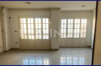 Apartment - 3 Bedrooms - 2 Bathrooms for sale in Al Ekbal St. - Laurent - Hay Sharq - Alexandria