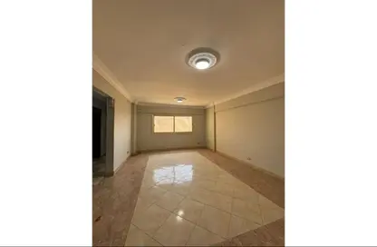 Apartment - 2 Bedrooms - 1 Bathroom for sale in Al Horreya St. - New Maadi - Hay El Maadi - Cairo