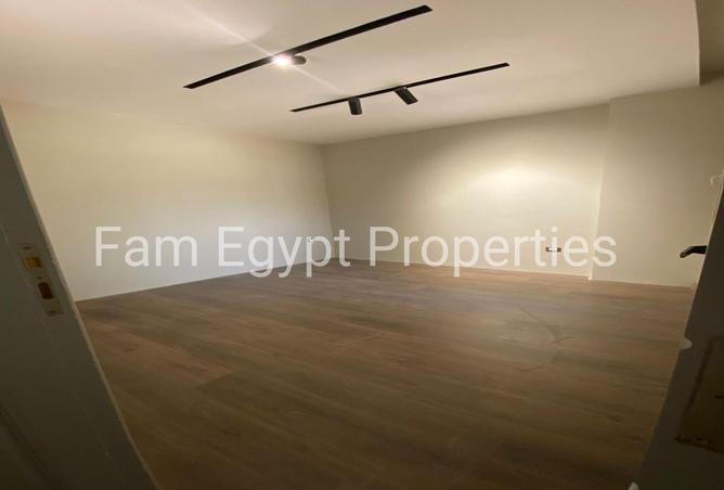 8243808 - Property Image 2