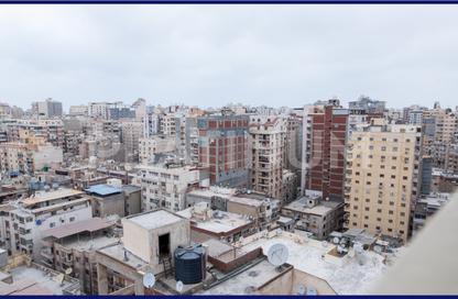 Apartment - 3 Bedrooms - 1 Bathroom for sale in Branched From Omar Al Mokhtar St. - Janaklees - Hay Sharq - Alexandria