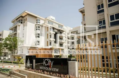 Villa - 3 Bedrooms - 4 Bathrooms for sale in Mountain View iCity - 5th Settlement Compounds - The 5th Settlement - New Cairo City - Cairo