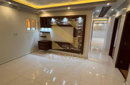 شقة - 3 غرف نوم - 2 حمامات للايجار في شارع المهندس احمد كمال حمدي - الحي السادس عشر - الشيخ زايد - الجيزة