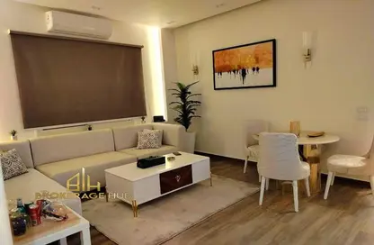 شقة - غرفة نوم - 1 حمام للايجار في غرب الجولف - كمبوندات القطامية - القطامية - مدينة القاهرة الجديدة - القاهرة