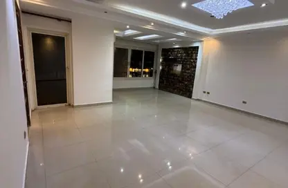 Apartment - 2 Bedrooms - 1 Bathroom for rent in Mostafa Al Nahas St. - 6th Zone - Nasr City - Cairo