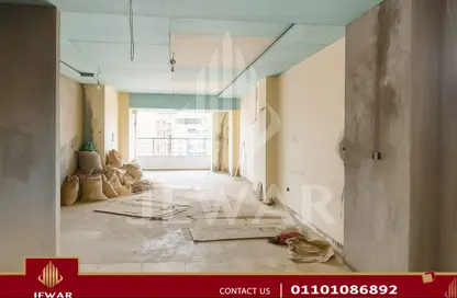شقة - 3 غرف نوم - 2 حمامات للبيع في شارع الفريد ليان - رشدي - حي شرق - الاسكندرية