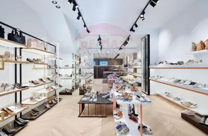 محل تجاري - استوديو - 2 حمامات للبيع في زيزينيا - حي شرق - الاسكندرية