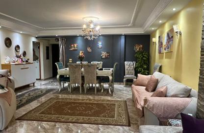 Apartment - 4 Bedrooms - 2 Bathrooms for sale in Yassin Ragheb St. - 8th Zone - Nasr City - Cairo