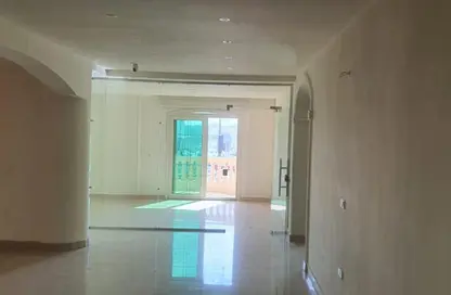 فيلا - 8 غرف نوم - 8 حمامات للايجار في محور العروبة - المنطقة أ - حى جنوب الاكايمية - مدينة القاهرة الجديدة - القاهرة