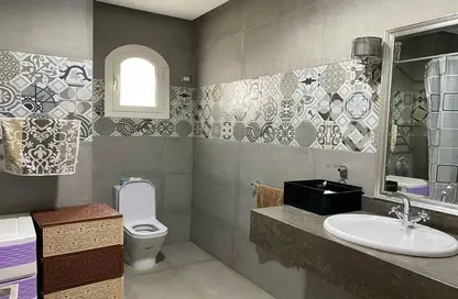 فيلا - 8 غرف نوم - 5 حمامات للايجار في شارع ليلي مراد - الياسمين 5 - الياسمين - مدينة القاهرة الجديدة - القاهرة