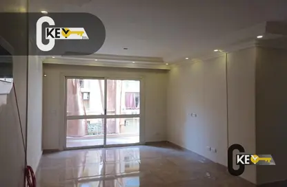 Apartment - 2 Bedrooms - 1 Bathroom for sale in Degla Gardens - Hadayek October - 6 October City - Giza Apartment - 2 Bedrooms - 1 Bathroom for sale in Degla Gardens - Hadayek October - 6 October City - Giza