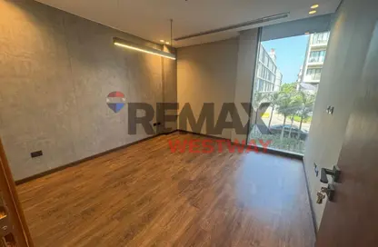 Office Space - Studio - 1 Bathroom for rent in Arkan Plaza - 26th of July Corridor - Sheikh Zayed City - Giza