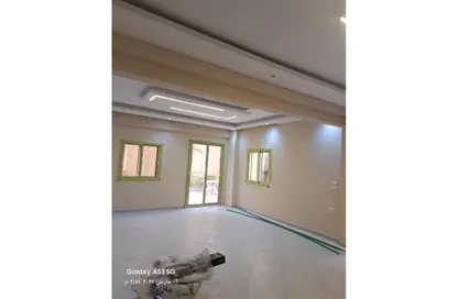 Apartment - 2 Bedrooms - 2 Bathrooms for rent in 1st District - Sheikh Zayed City - Giza