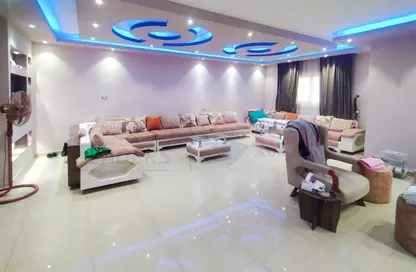 شقة - 3 غرف نوم - 2 حمامات للبيع في شارع رشدي - رشدي - حي شرق - الاسكندرية