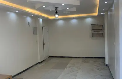 شقة - 3 غرف نوم - 1 حمام للايجار في الحي الاول - الشيخ زايد - الجيزة