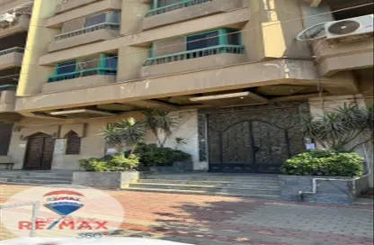 Apartment - 3 Bedrooms - 2 Bathrooms for sale in Hafez Ramadan St. - 6th Zone - Nasr City - Cairo