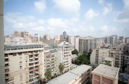 شقة - 4 غرف نوم - 3 حمامات للبيع في شارع إبراهيم نصير - لوران - حي شرق - الاسكندرية