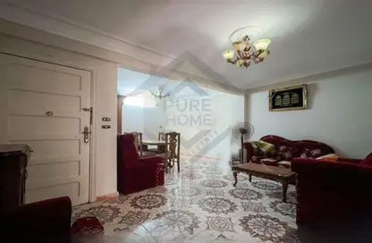 Apartment - 2 Bedrooms - 1 Bathroom for sale in Khalf Omar Al Mokhtar St. - Janaklees - Hay Sharq - Alexandria