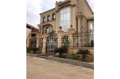 Villa - 5 Bedrooms - 5 Bathrooms for sale in Al Shorouk 2000 - El Shorouk Compounds - Shorouk City - Cairo