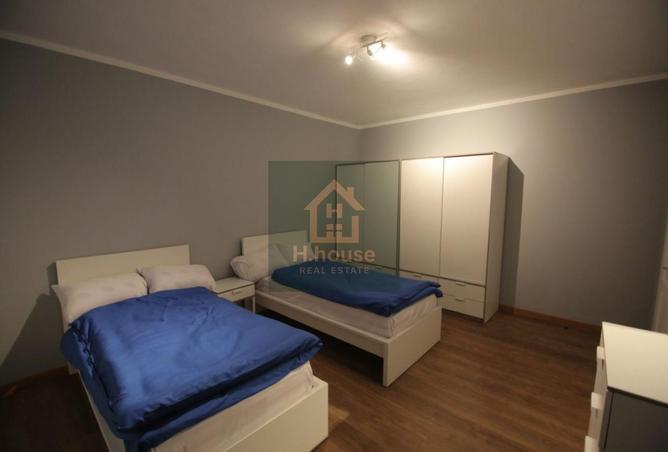 8254300 - Property Image 2