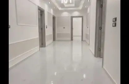 شقة - 4 غرف نوم - 3 حمامات للبيع في شارع عباس العقاد - المنطقة الأولى - مدينة نصر - القاهرة