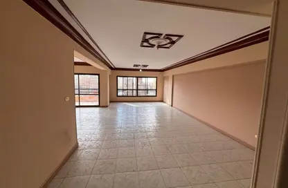 شقة - 3 غرف نوم - 2 حمامات للبيع في المنطقة الثامنة - مدينة نصر - القاهرة