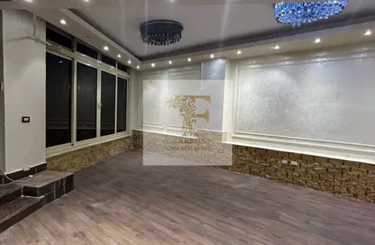 دوبلكس - 6 غرف نوم - 5 حمامات للايجار في شارع الشويفات - الحي الاول - التجمع الخامس - مدينة القاهرة الجديدة - القاهرة