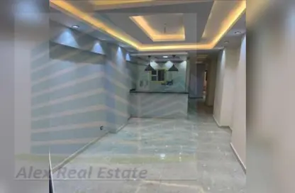 Apartment - 3 Bedrooms - 1 Bathroom for rent in Taha Hamdy St. - Cleopatra - Hay Sharq - Alexandria