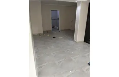 Apartment - 2 Bedrooms - 1 Bathroom for sale in Fatima Zahra St. - 2nd District - Obour City - Qalyubia