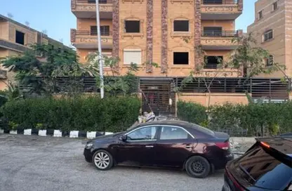 شقة - 3 غرف نوم - 3 حمامات للبيع في شارع 10 - المجاورة الاولي - الحي الثامن - مدينة الشروق - القاهرة