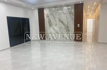 Office Space - Studio - 2 Bathrooms for rent in Street 10 - Greens - 6th District - Sheikh Zayed City - Giza