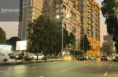 Apartment - 3 Bedrooms - 4 Bathrooms for sale in Nile St. - Dokki - Giza