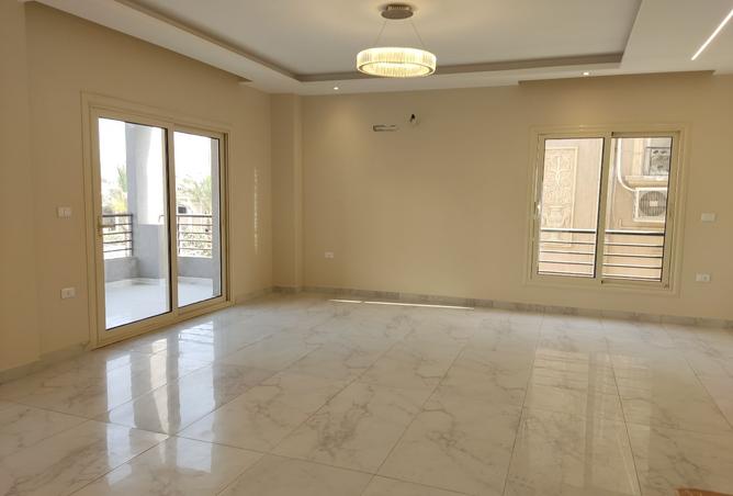 8260402 - Property Image 3